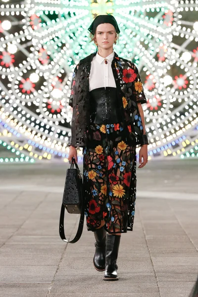 Look 29
